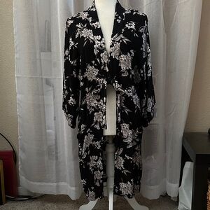 Spiritual Gangster Black and White Floral Robe/Kimono